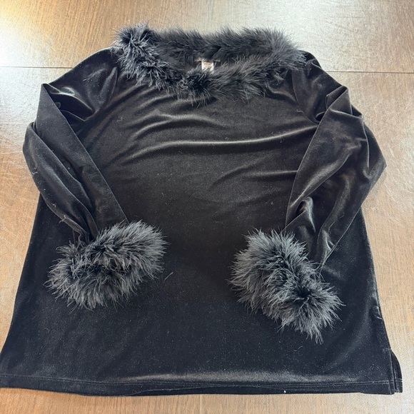 Easy Spirit Tops - Easy Spirit Black Velvet Top with Feather Collar and Sleeve Trim Sz 1X